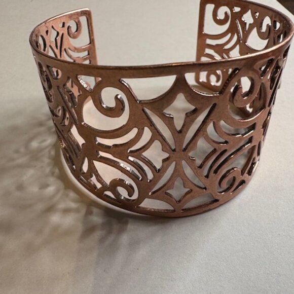 wide openwork cuff bracelet with an elegant, sculptural design - Picture 1 of 1